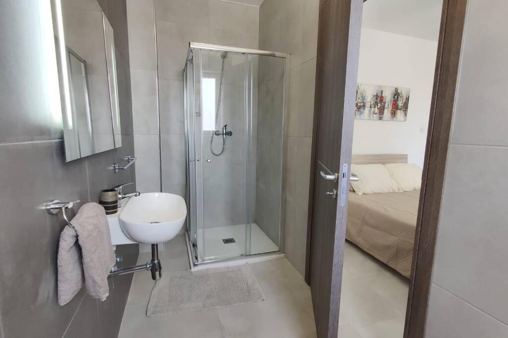 Brand New 3 Bedroom Apartment Close To The Sea Gzira Εξωτερικό φωτογραφία