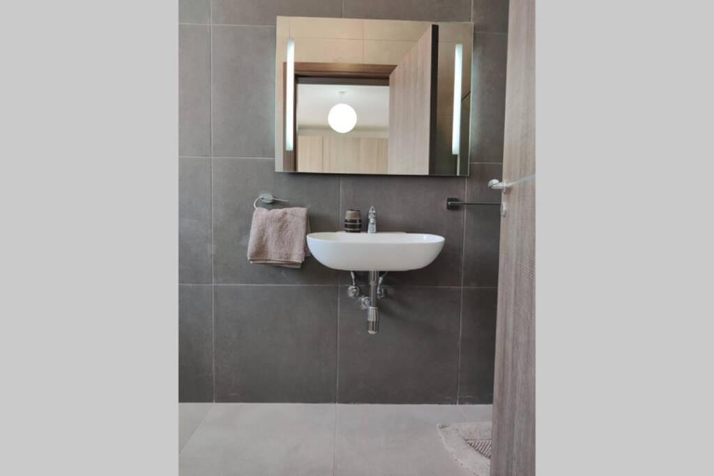 Brand New 3 Bedroom Apartment Close To The Sea Gzira Εξωτερικό φωτογραφία